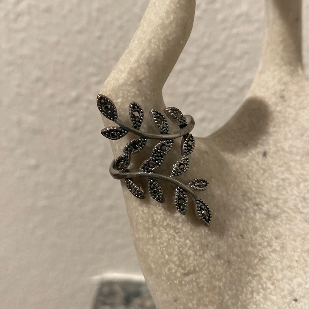 Ivy vine statement ring